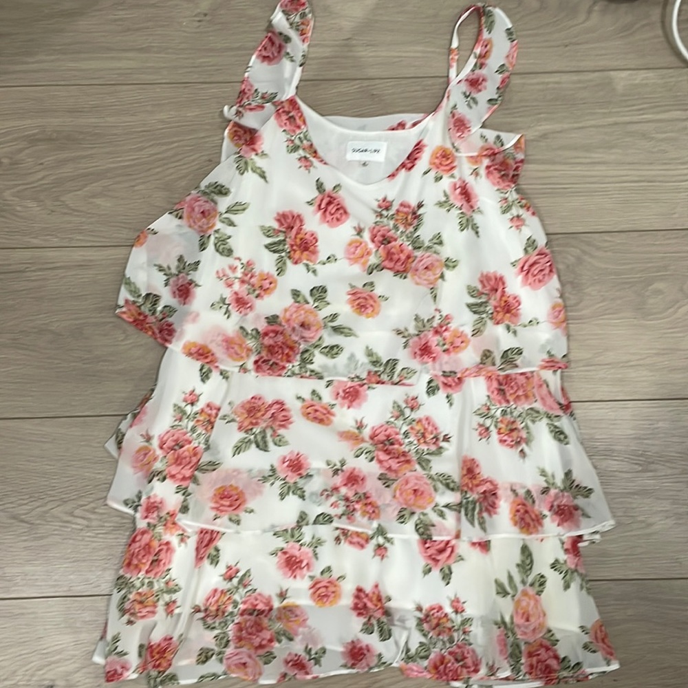 Flowy floral mini dress. Size small.